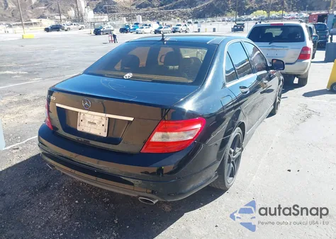 2008 Mercedes-Benz C 300 Luxury/Sport z USA, uszkodzony, nr VIN WDDGF54X38R013968